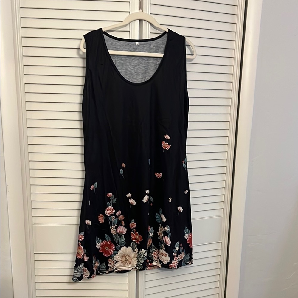 Floral Black Sleeveless Dress. Small. Very Pretty!